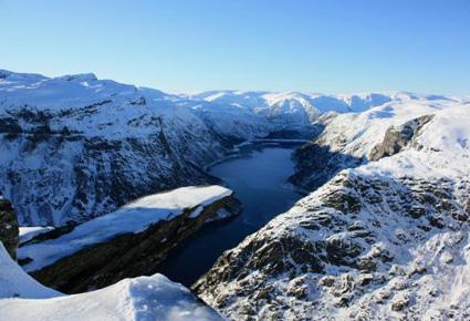 "Trolltunga" أجمل موقع طبيعي لعام 2012